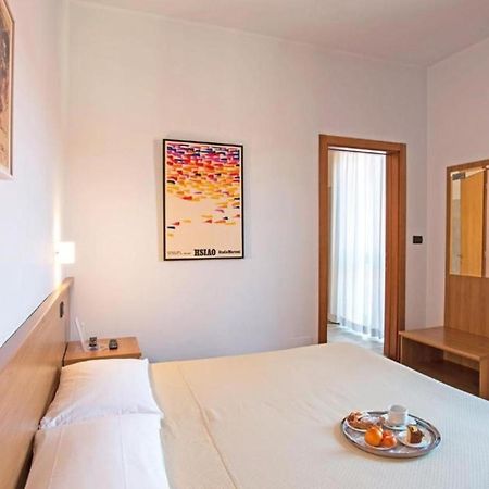 Hotel Lux Alessandria Exterior foto