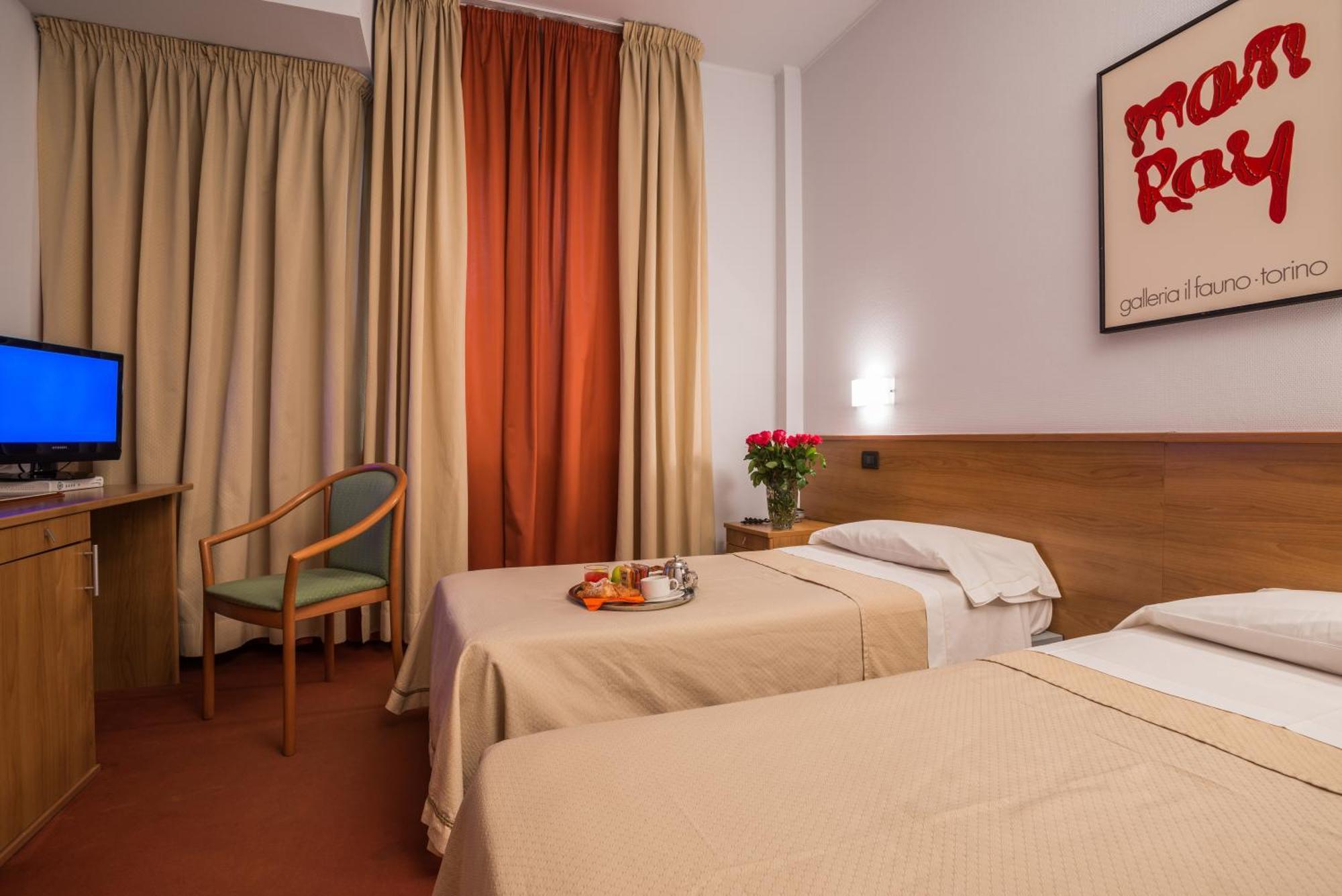 Hotel Lux Alessandria Exterior foto