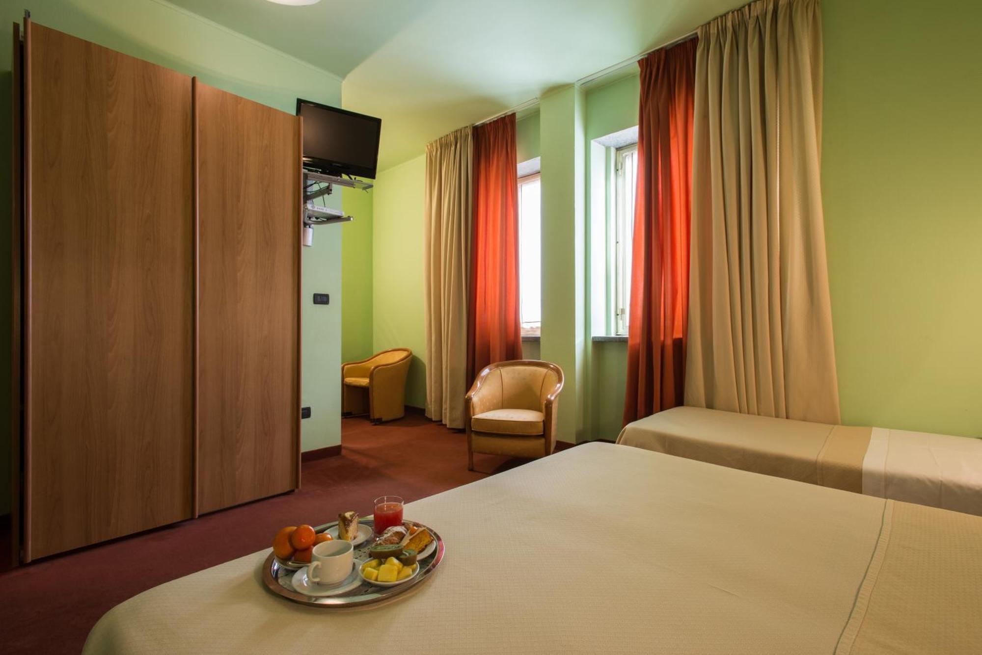 Hotel Lux Alessandria Exterior foto