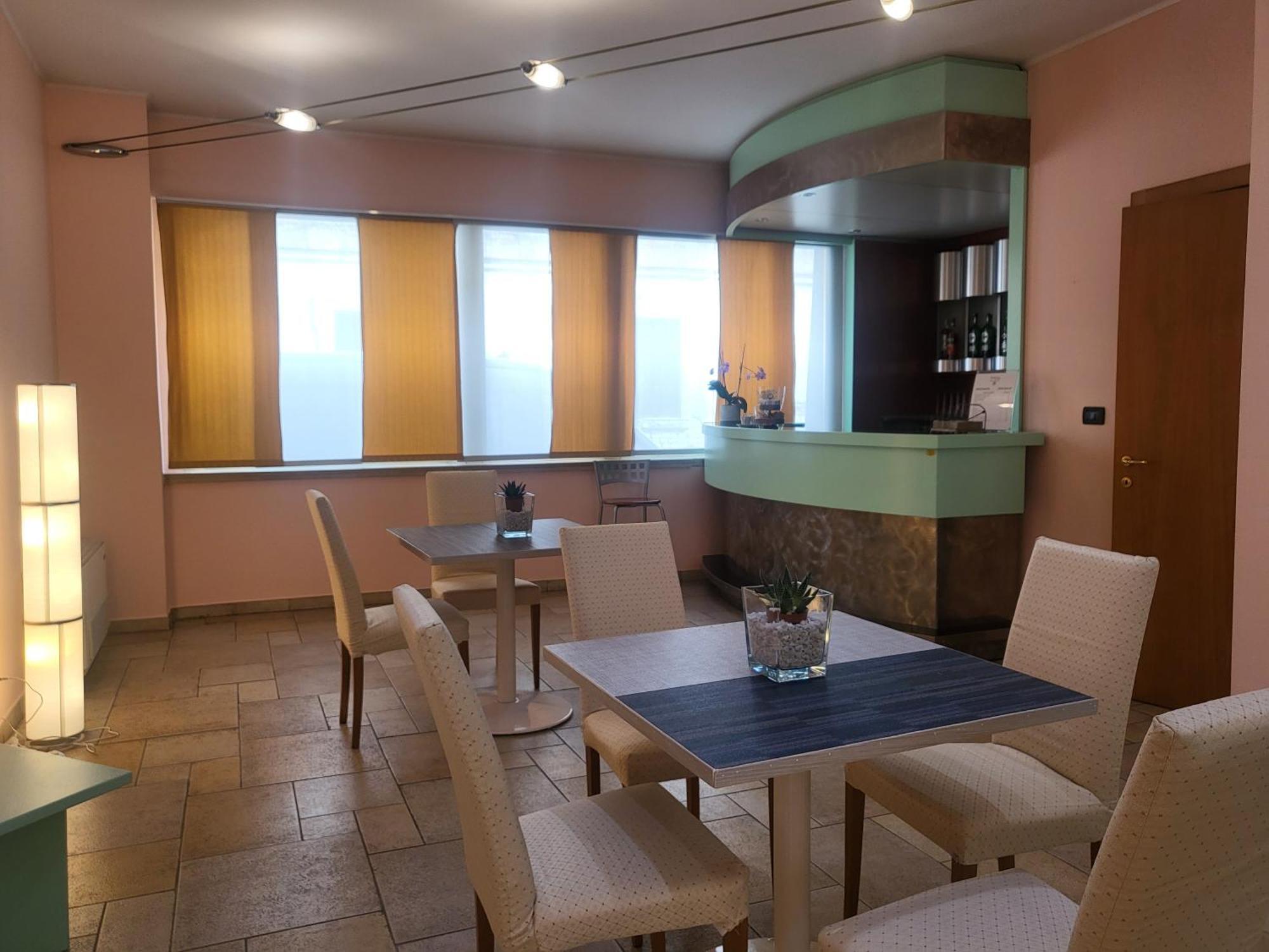 Hotel Lux Alessandria Exterior foto