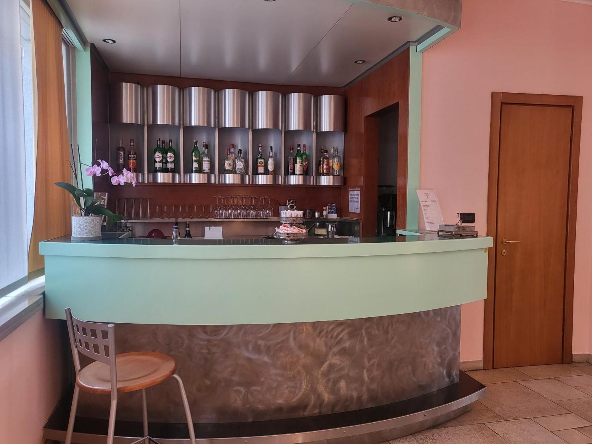 Hotel Lux Alessandria Exterior foto