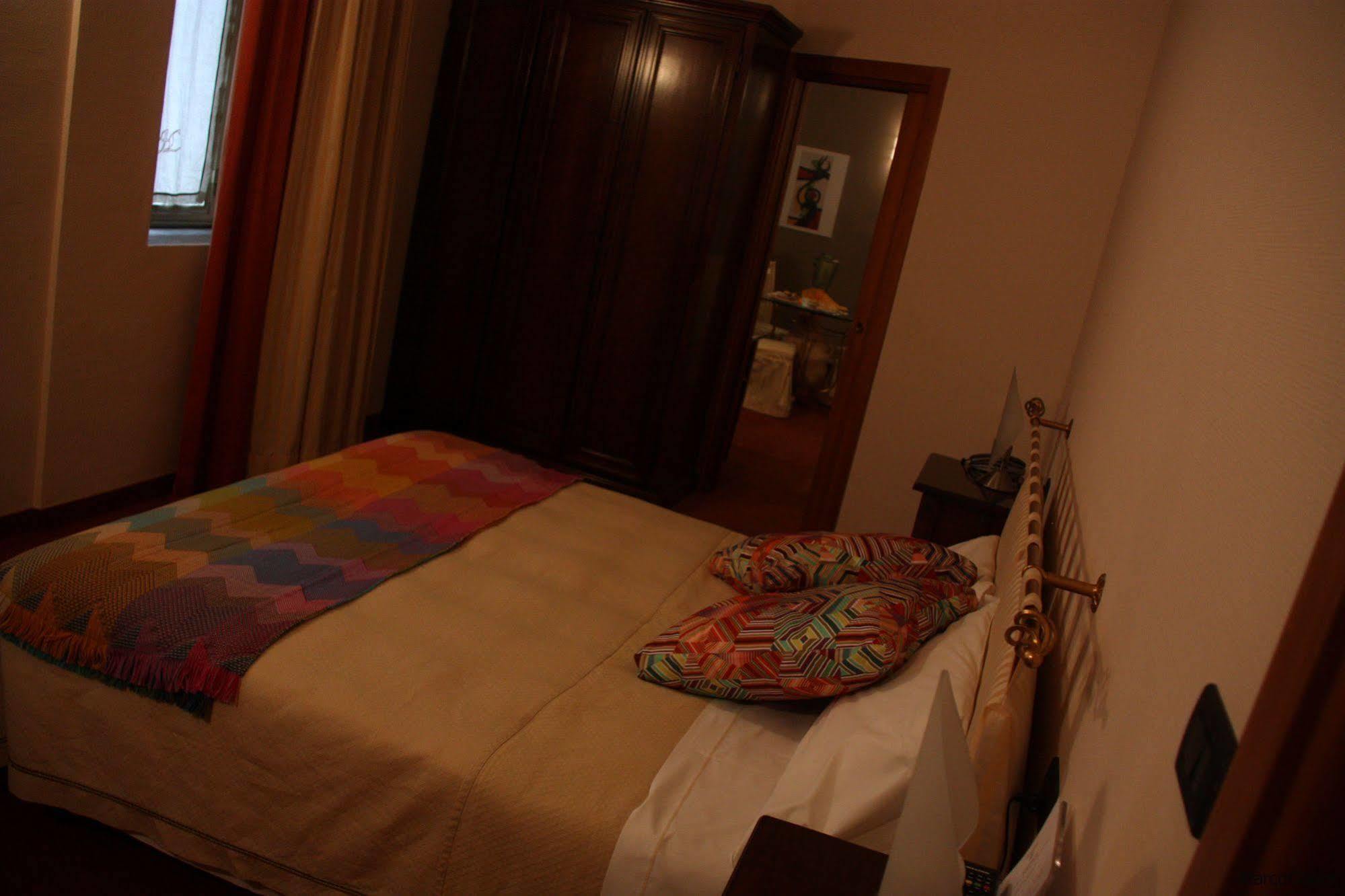 Hotel Lux Alessandria Exterior foto